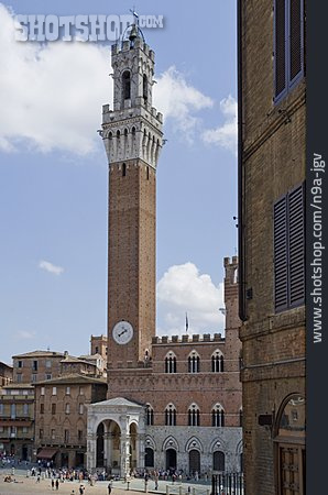 
                Siena, Piazza Del Campo, Palazzo Pubblico                   