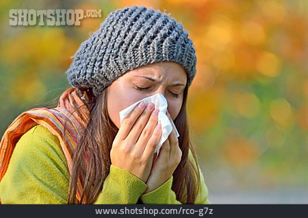 
                Junge Frau, Allergie, Grippe                   
