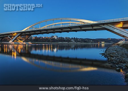 
                Elbe, Dresden, Waldschlösschenbrücke                   