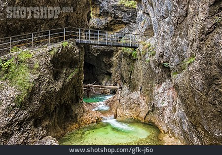 
                Wanderweg, Flussbett, Berchtesgadener Alpen, Almbachklamm                   