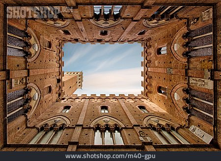 
                Symmetrie, Rathausturm, Siena, Torre Del Mangia                   