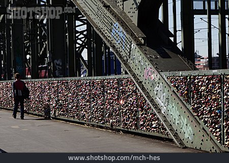 
                Hohenzollernbrücke, Liebesschwur, Liebesschlösser                   