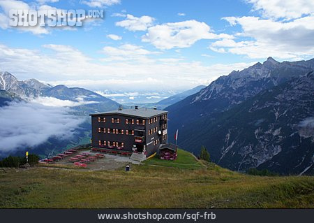 
                Almhütte, Stubaier Alpen, Berggasthof, Elferhütte                   