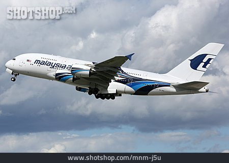 
                Flugzeug, Airbus A380, Malaysia Airlines                   
