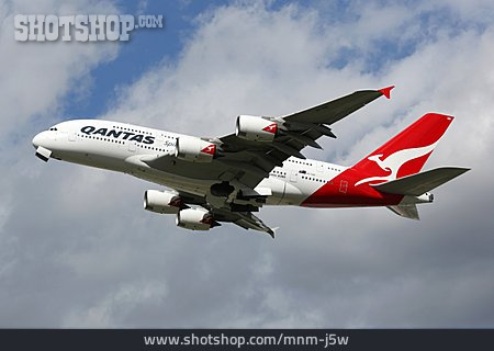 
                Airbus, Airbus A380, Qantas                   