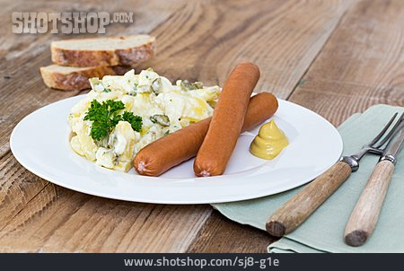 
                Kartoffelsalat, Vorspeise, Wiener Würstchen                   