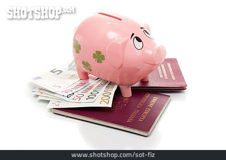 
                Sparschwein, Banknoten, Urlaubsplanung                   