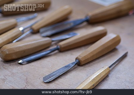 
                Werkzeug, Stemmeisen, Schnitzmesser                   