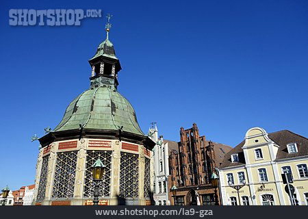 
                Rathaus, Marktplatz, Wismar, Wasserkunst                   