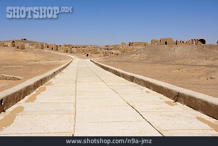 
                Steinweg, Libysche Wüste                   