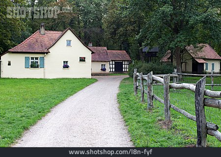 
                Dorf, Park Schönbusch                   