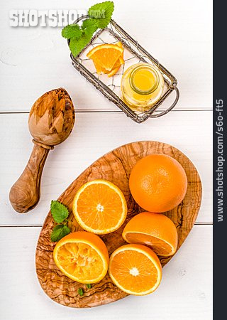 
                Orangen, Olivenholz, Entsafter                   