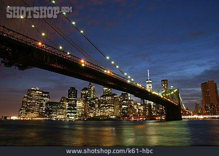 
                Dämmerung, Lichter, New York, Brooklyn Bridge, One World Trade Center                   