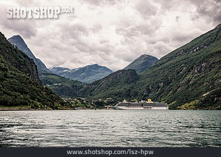 
                Kreuzfahrtschiff, Norwegen, Geirangerfjord                   