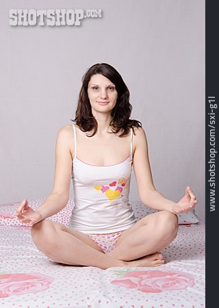 
                Frau, Yoga, Meditieren                   