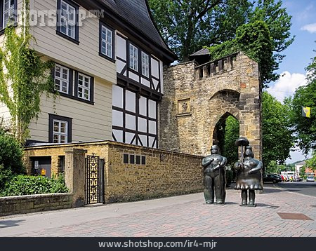 
                Statue, Goslar, Rosentor, Mann Mit Stock                   