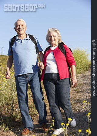 
                Spaziergang, Ausflug, Seniorenpaar                   