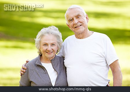 
                Zusammenhalt, Ehepaar, Seniorenpaar                   