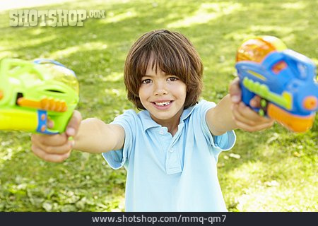 
                Junge, Spielzeug, Wasserpistole                   