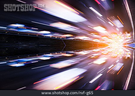 
                Bewegung & Geschwindigkeit, Autobahn, Licht, Rasen, Straßenverkehr                   