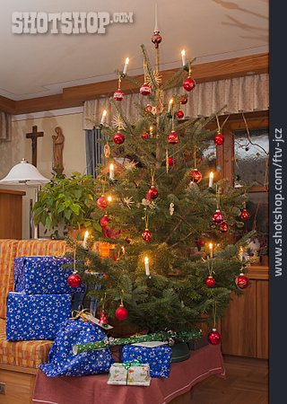 
                Zuhause, Weihnachten, Weihnachtsbaum                   