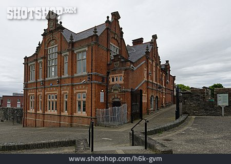 
                Schulgebäude, Londonderry                   
