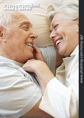 
                Zuneigung, Seniorenpaar                   