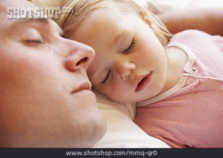 
                Vater, Ausruhen, Schlafen, Tochter                   