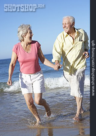 
                Pensionierung, Strand, Urlaub, Seniorenpaar                   
