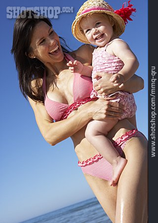 
                Mutter, Tochter, Strandurlaub                   