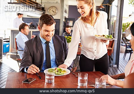 
                Restaurant, Servieren, Kellnerin, Bedienung                   