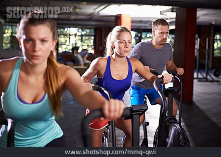 
                Workout, Fitnesscenter, Ausdauertraining                   