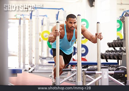 
                Training, Sportler, Muskelaufbau, Fitnessgerät                   