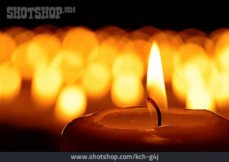 
                Trauer, Kerzen, Gedenken                   