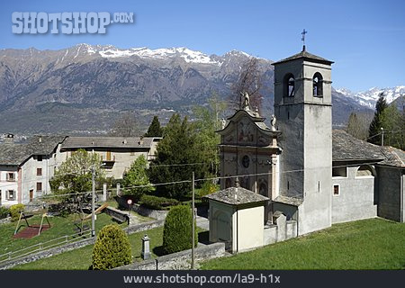 
                Dorfkirche, Schweizer Alpen, Arzo                   