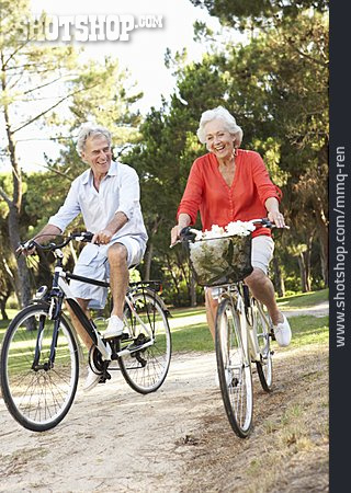 
                Active Seniors, Excursion, Cycling                   