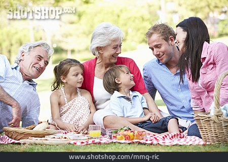 
                Familie, Picknick, Großeltern                   