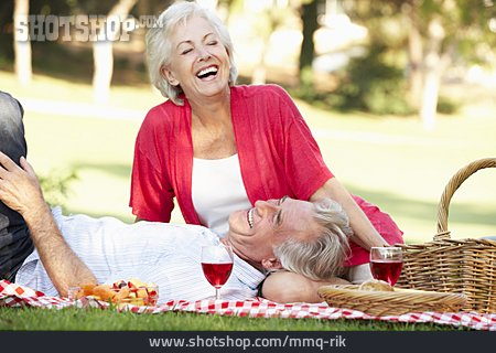 
                Sommer, Verliebt, Picknick, Seniorenpaar                   