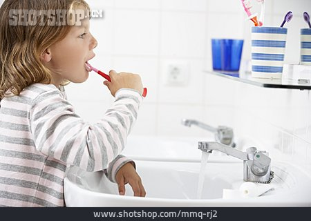 
                Mädchen, Zahnbürste, Zahnhygiene                   