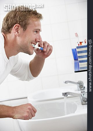 
                Mann, Zahnbürste, Zähne Putzen                   