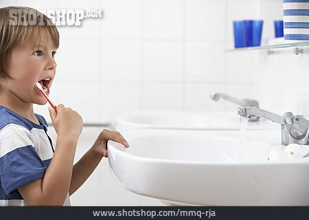 
                Junge, Zahnpflege, Zahnhygiene                   