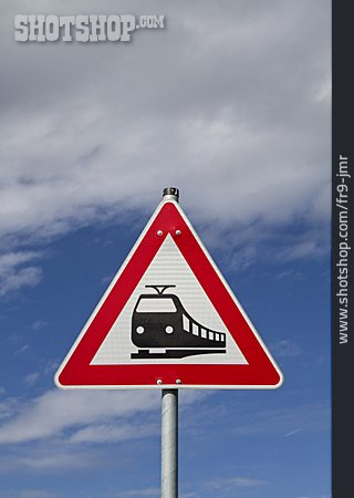 
                Warnschild, Gefahr, Bahnübergang                   