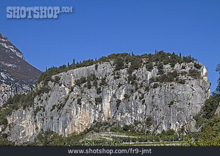 
                Felswand, Gardaseeberge                   