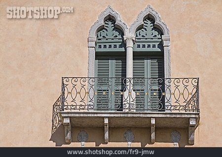 
                Fenster, Balkon, Venezianisch                   