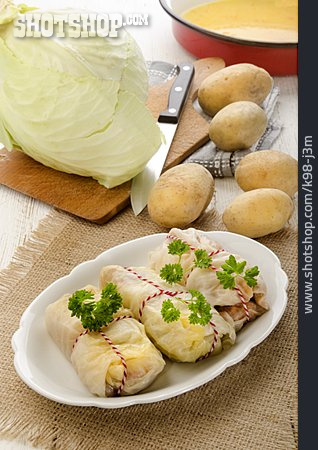 
                Kartoffeln, Weißkohl, Kohlrouladen                   