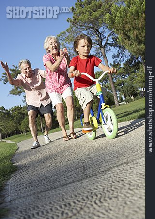 
                Enkel, Radfahren, Großeltern                   