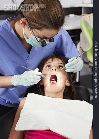 
                Untersuchung, Behandlung, Zahnärztin                   