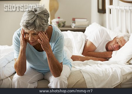 
                Seniorin, Besorgt, Probleme, Schlaflos                   