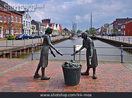 
                Skulptur, Fischerhafen, Weener                   