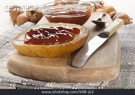 
                Marmeladenbrötchen, Hagebuttenmus                   